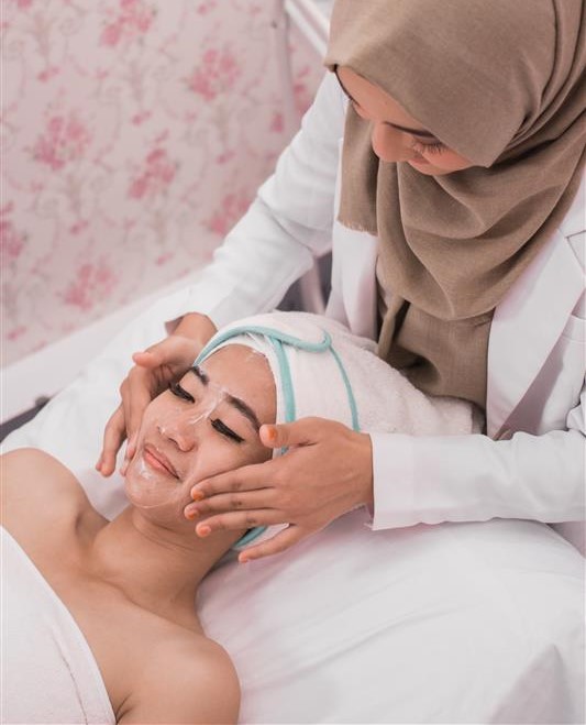 beautician-perform-beauty-treatment